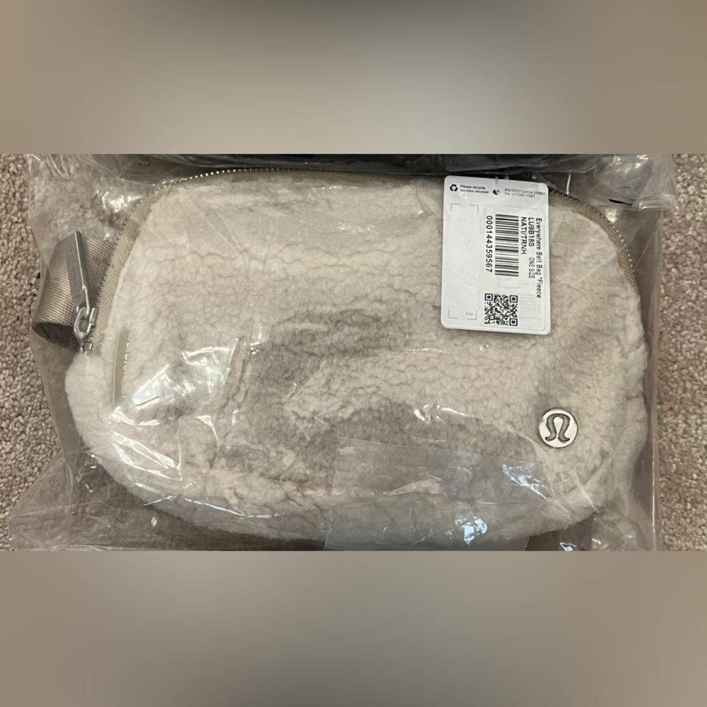 Lululemon Everywhere Belt Bag - NEW
